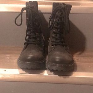 Blowfish, Size 7, color black